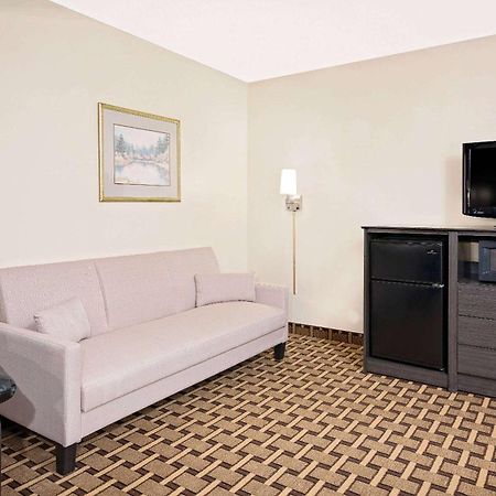 Super 8 By Wyndham Ashland Hotel Buitenkant foto