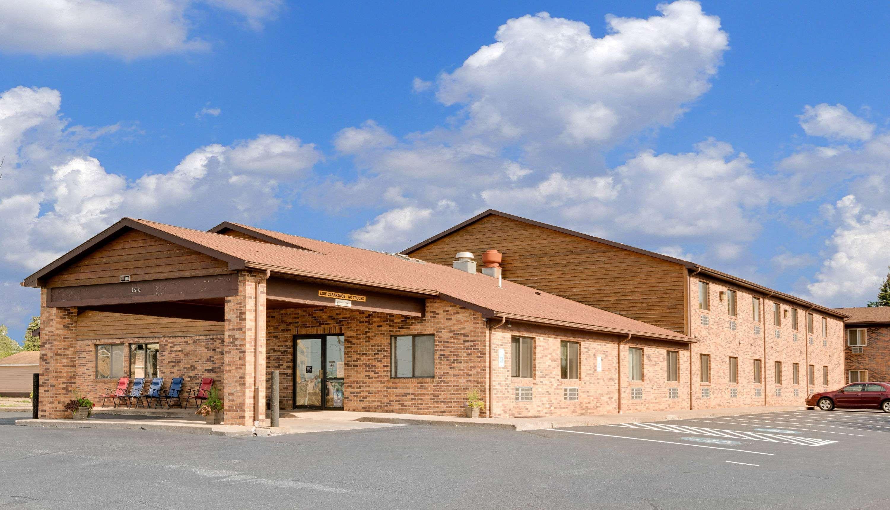 Super 8 By Wyndham Ashland Hotel Buitenkant foto