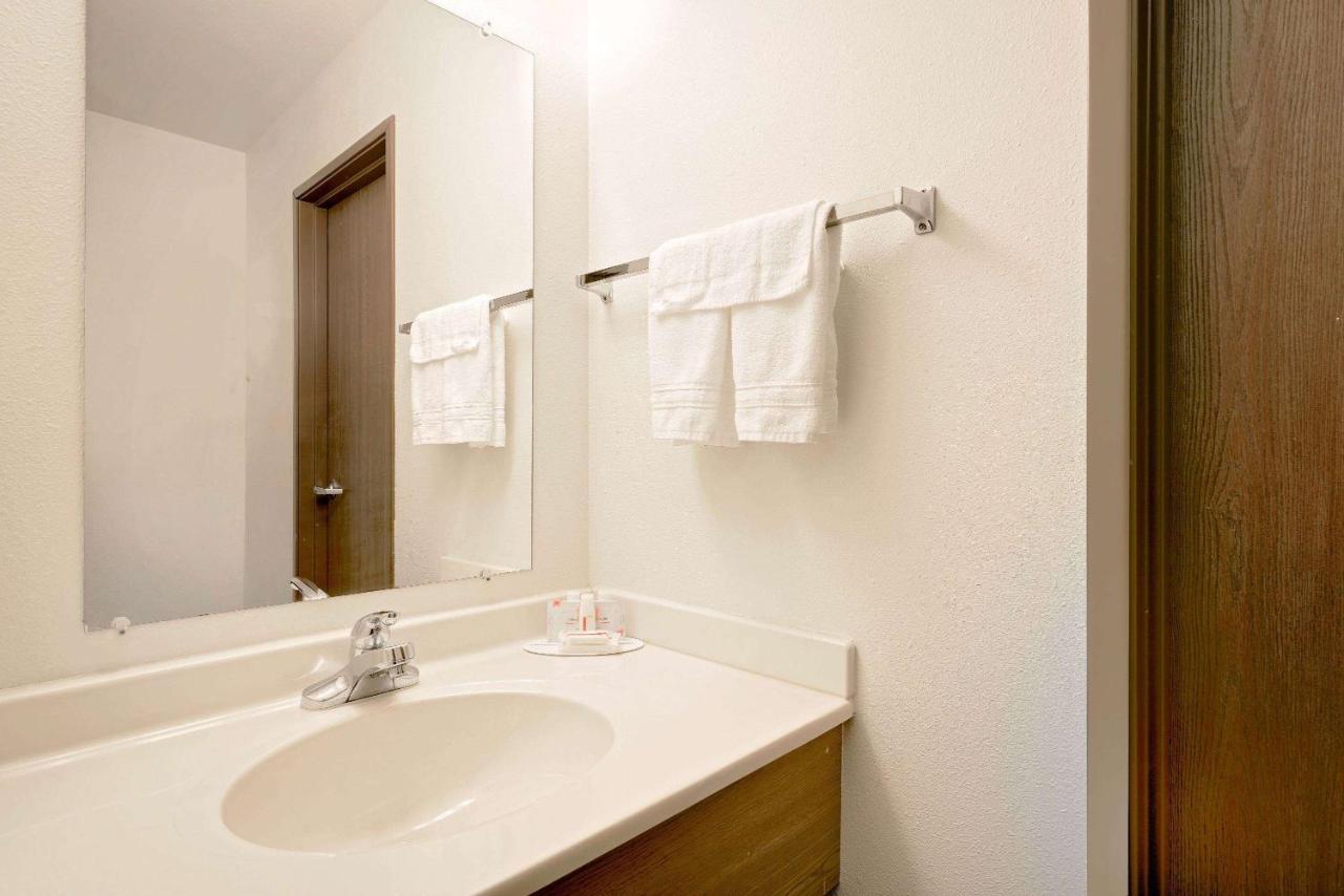 Super 8 By Wyndham Ashland Hotel Buitenkant foto