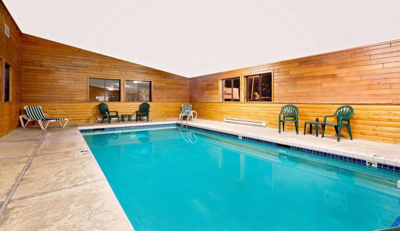 Super 8 By Wyndham Ashland Hotel Buitenkant foto