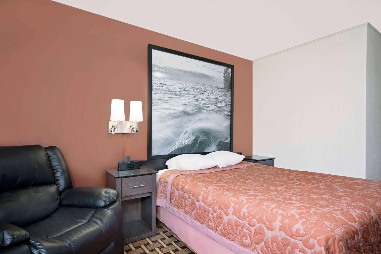 Super 8 By Wyndham Ashland Hotel Buitenkant foto