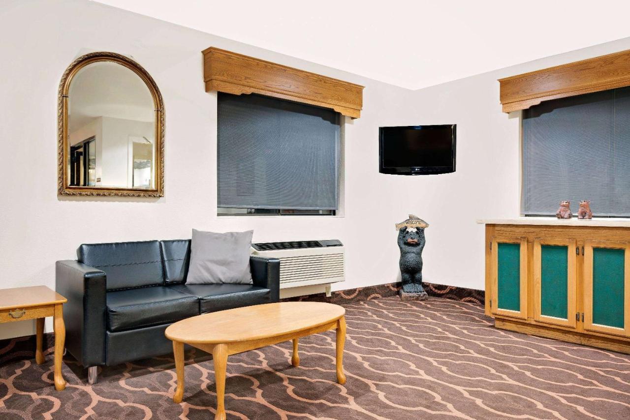 Super 8 By Wyndham Ashland Hotel Buitenkant foto