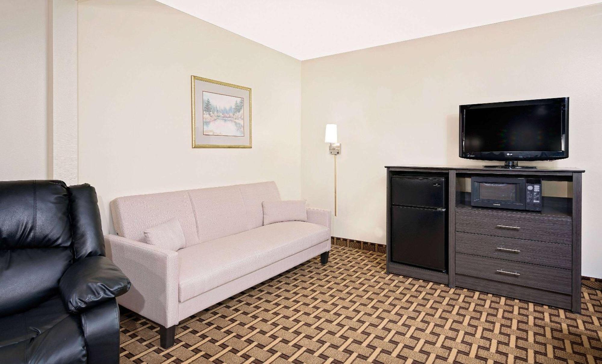 Super 8 By Wyndham Ashland Hotel Buitenkant foto