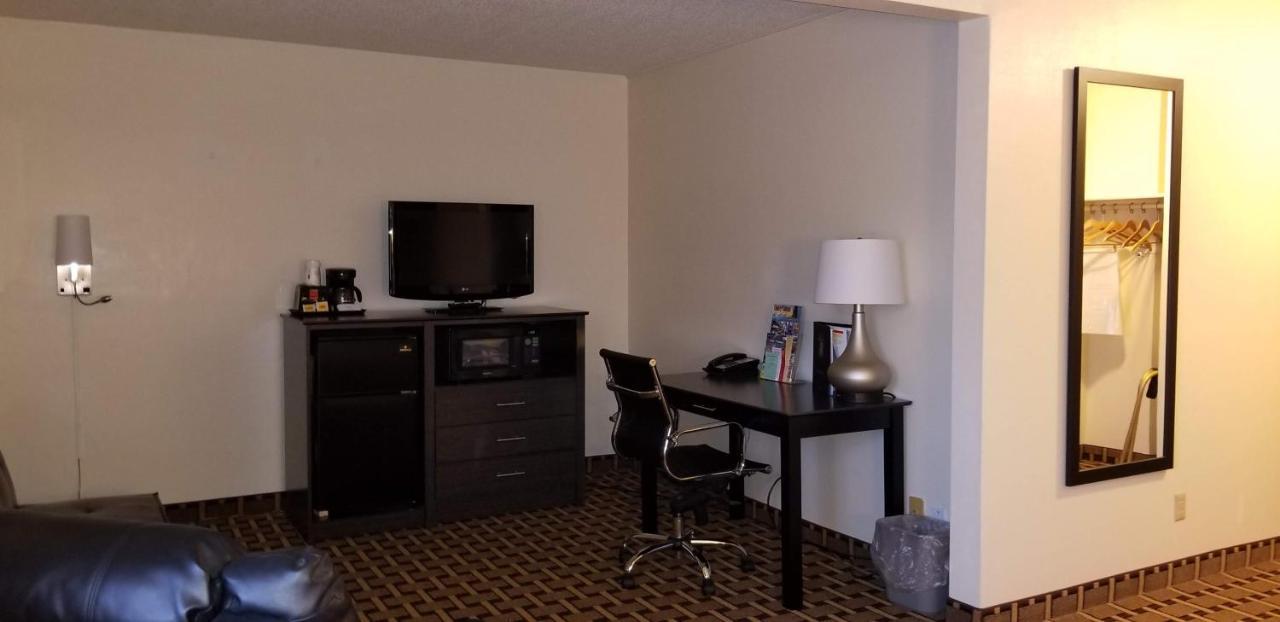 Super 8 By Wyndham Ashland Hotel Buitenkant foto
